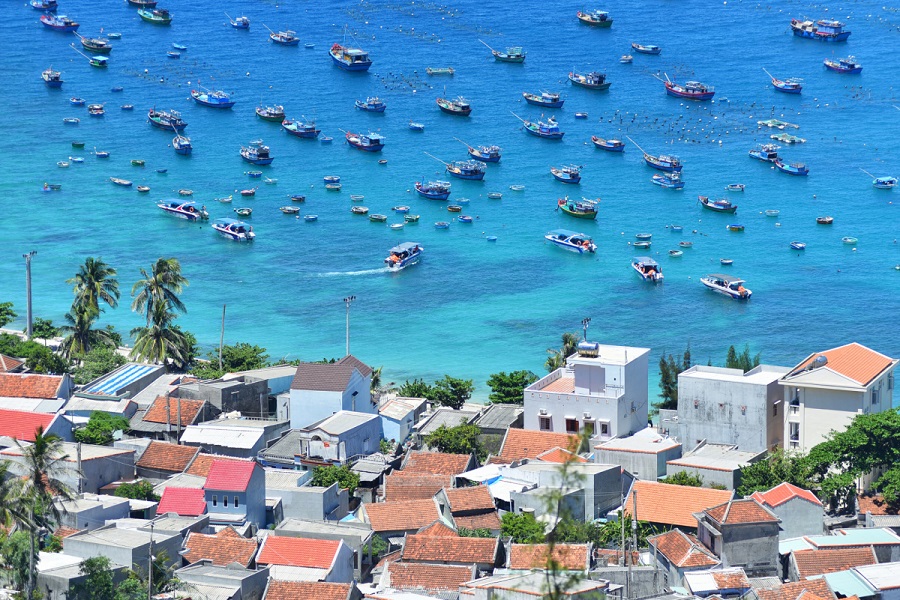 Khung cảnh làng chài yên bình trên Cù Lao Xanh - một trong các điểm du lịch Bình Định nguyên sơ, tuyệt đẹp