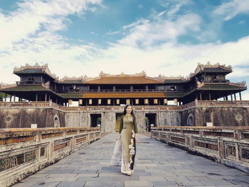 Chuẩn bị áo dài để có những bức hình check-in thật đẹp tại Huế