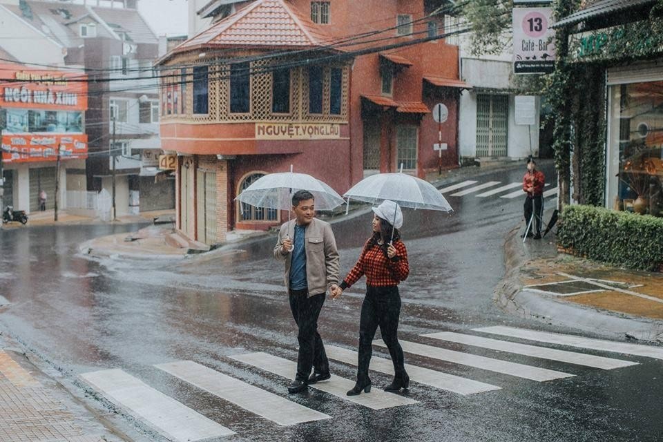 Du lịch mùa mưa Trời mưa thì nên đi chơi ở đâu là câu hỏi được nhiều du khách quan tâm