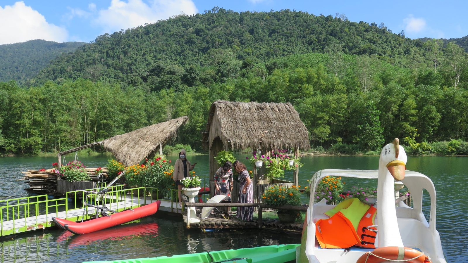 Giá vé khu du lịch sinh thái Suối Chí Quảng Ngãi rất hợp lý