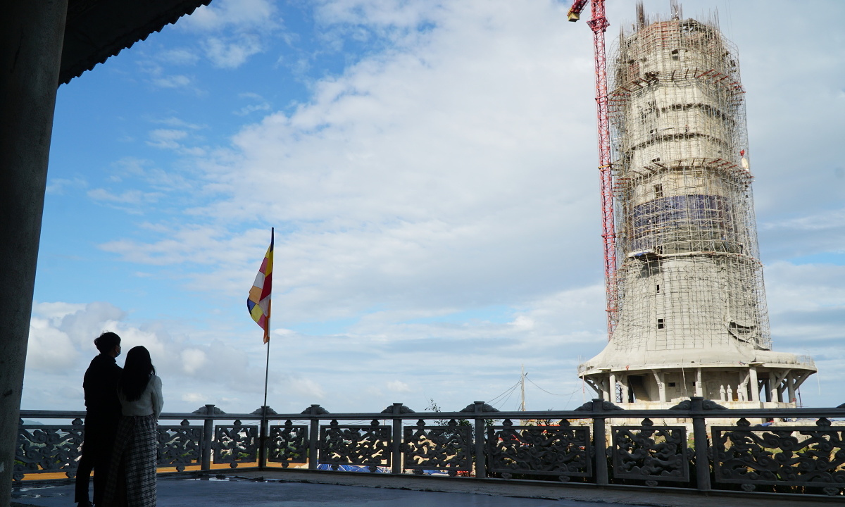 Ngôi chùa có tượng Quan Âm cao nhất cả nước thu hút du khách bốn phương