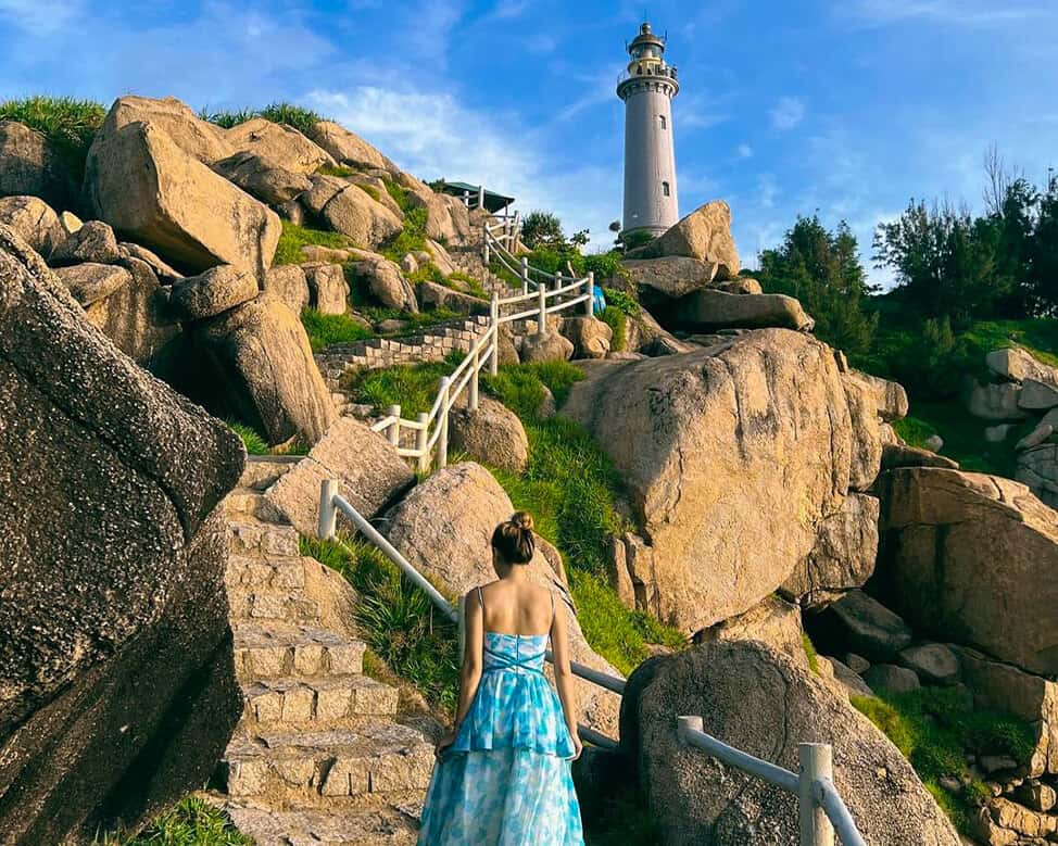 Du khách check in Mũi Điện Phú Yên