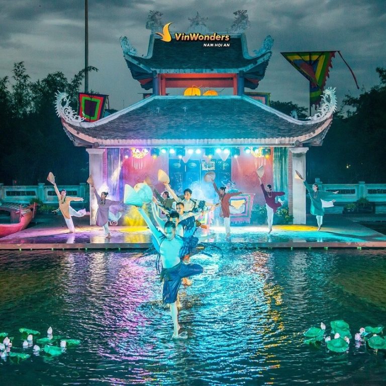 Show diễn thực cảnh ban đêm “Về bến” tại Hội An
