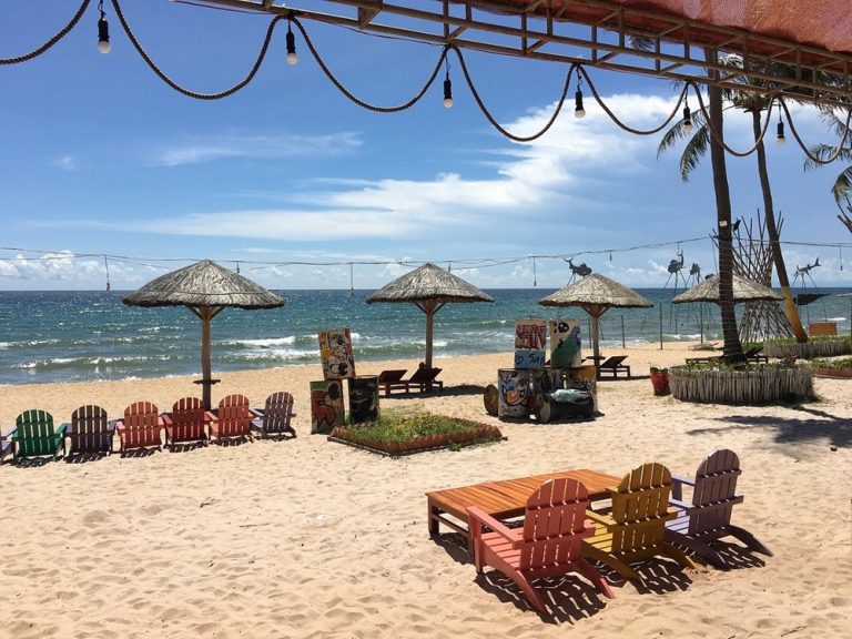 Các quán cà phê, bar view biển