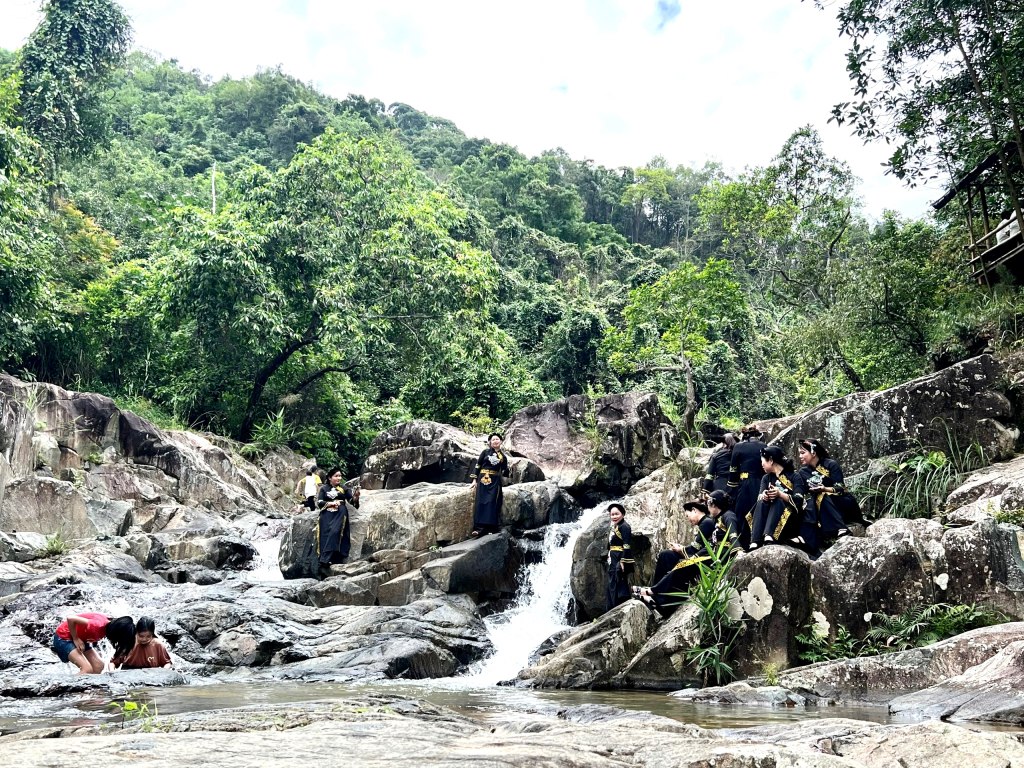 Du lịch Tiên Yên Vẻ đẹp hoang sơ của thác Khe San