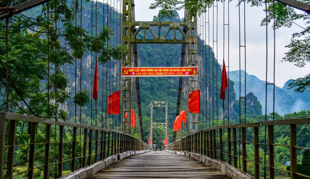 Suối cá thần Cẩm Lương Đường đi suối cá thần