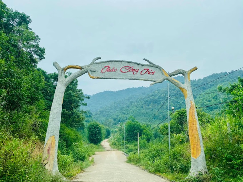 Đường đi thác Cổng Trời