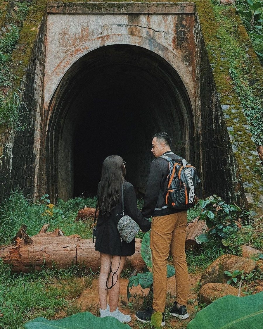 Đường hầm Hỏa Xa Đà Lạt Các bạn trẻ rất yêu thích đến Hỏa Xa để lưu lại những kỷ niệm