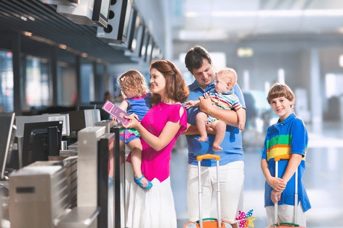 Em bé mấy tháng đi được máy bay?