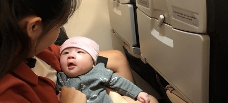 [MỚI] Em bé mấy tháng được đi máy bay, cần giấy tờ gì & lưu ý