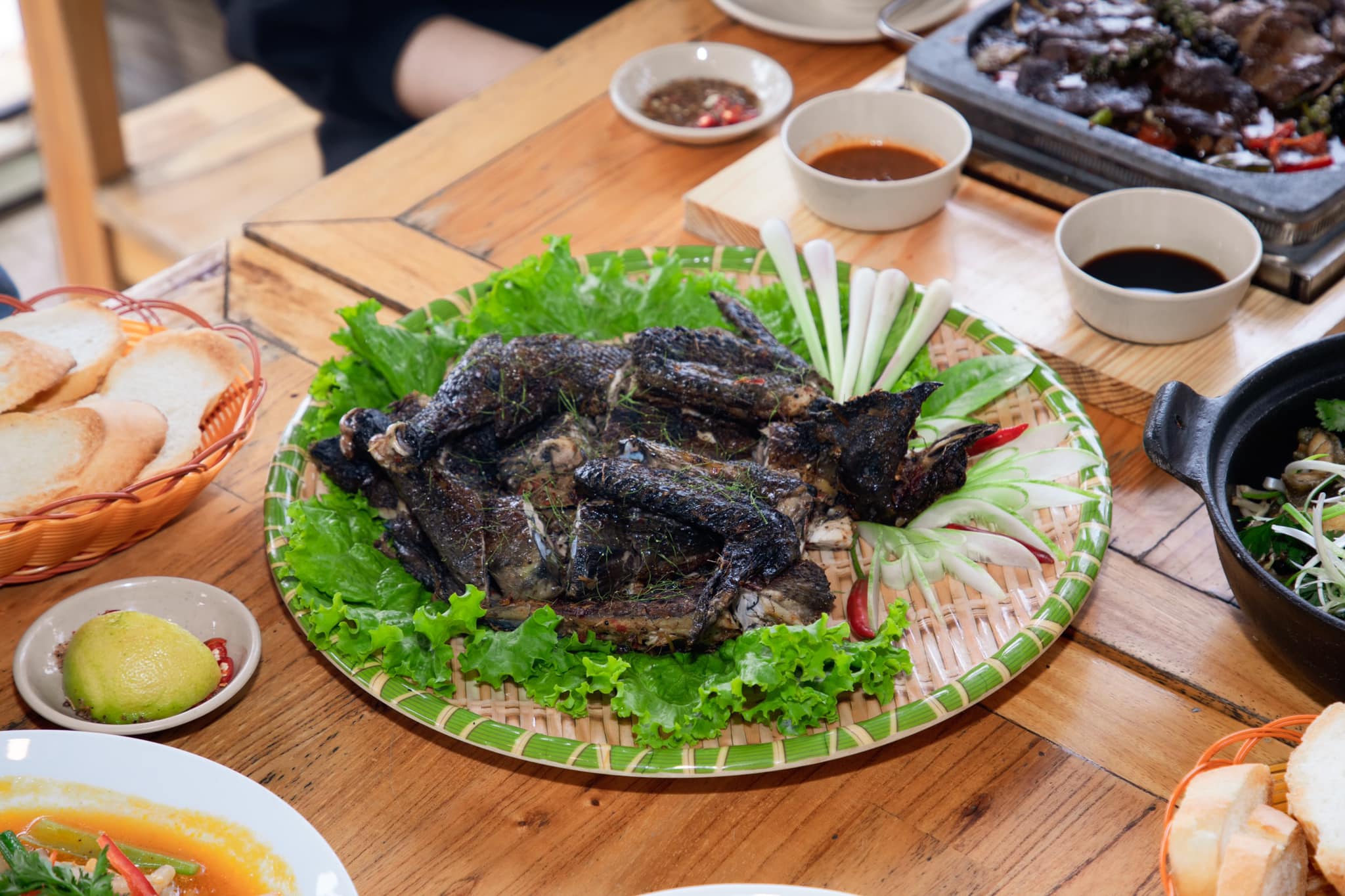 Gà đen nướng Chợ Tình Quán