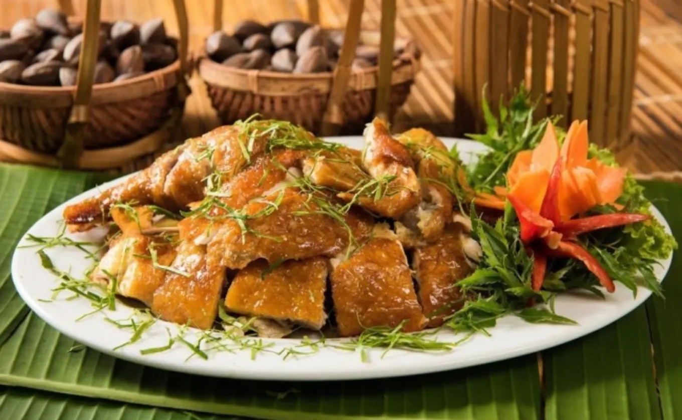 Những món ăn hấp dẫn được chế biến từ gà Tiên Yên