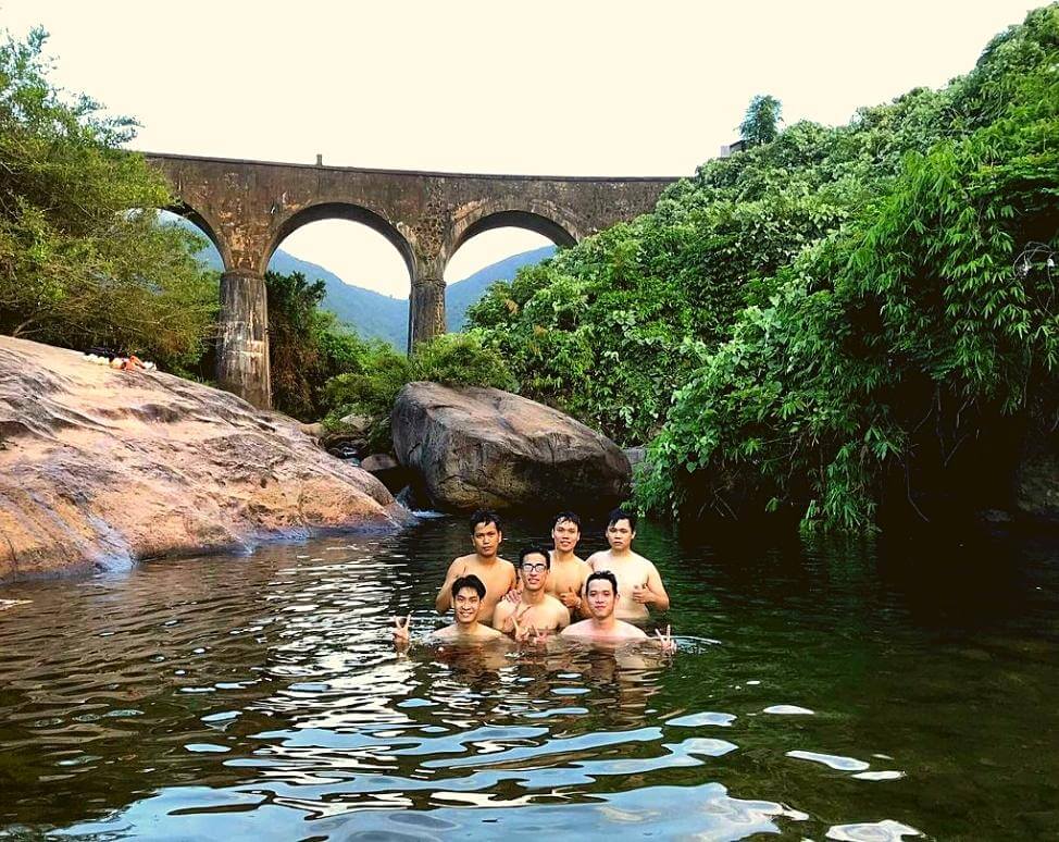 Ga Hải Vân Bắc Đắm mình trong làn nước suối trong veo mát rượi