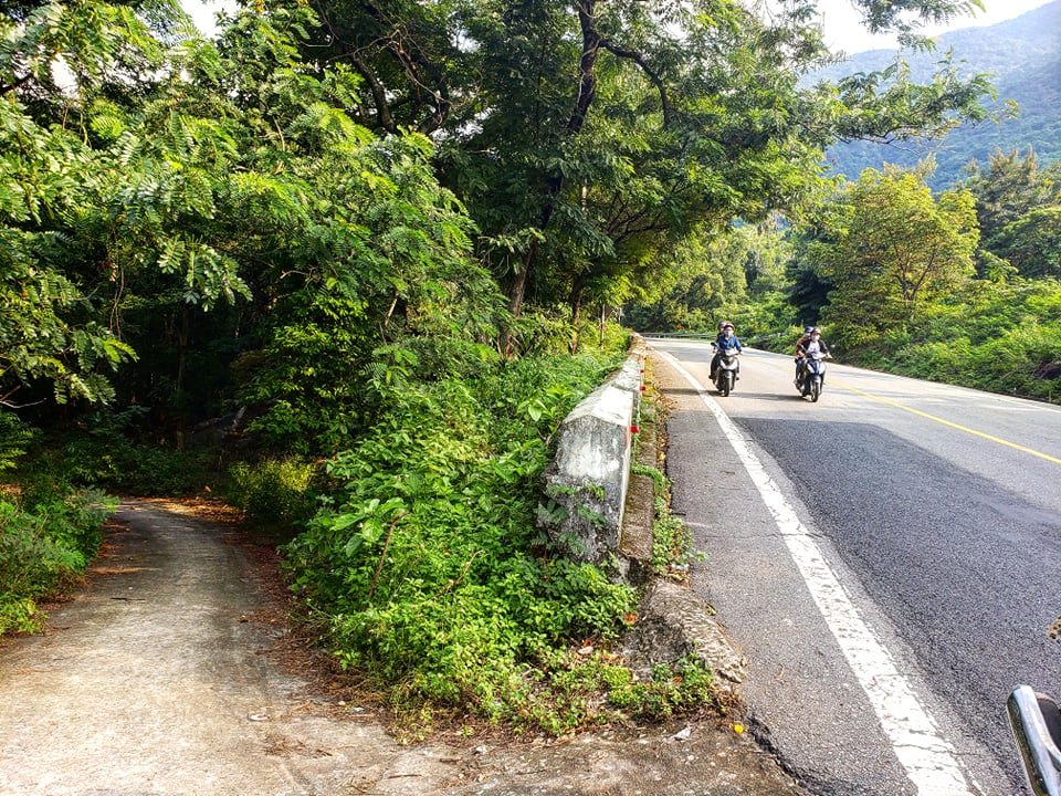 Ga Hải Vân Bắc Con đường nhỏ dẫn vào ga Bắc Hải Vân