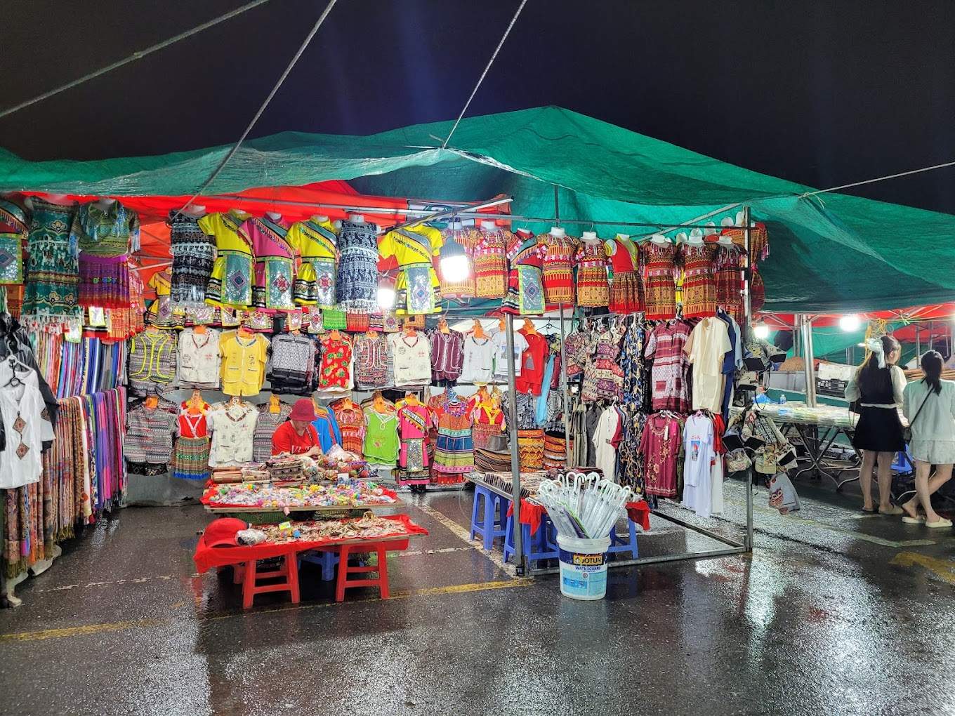 Ghé chợ đêm ở Sa Pa trải nghiệm