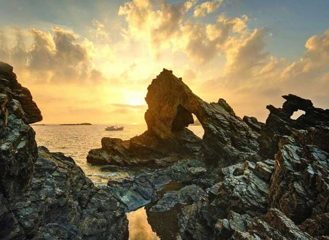 Trải nghiệm ngắm bình minh trên ghềnh đá Bàn Than 