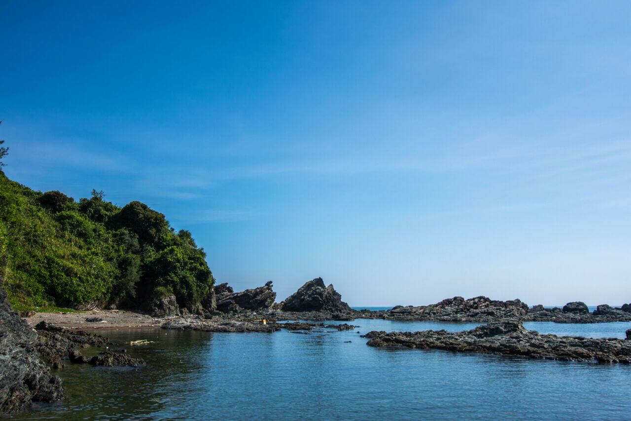 Ghềnh đá Bàn Than vào mùa hè