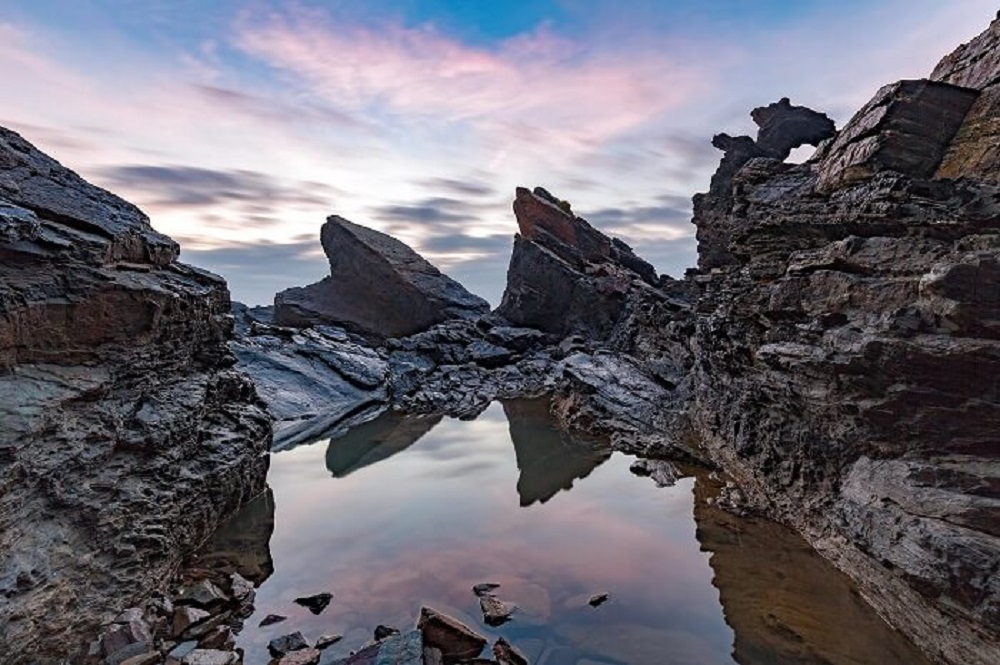 Những mỏm đá với hình thù kỳ lạ ở Bàn Than