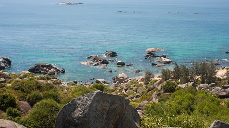 Check-in Hải đăng Hòn Nước Quy Nhơn với vẻ đẹp hoang sơ, kỳ vĩ