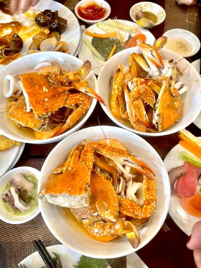 Buffet Sen Á Đông - nhà hàng hải sản Hạ Long nổi tiếng, đắt khách