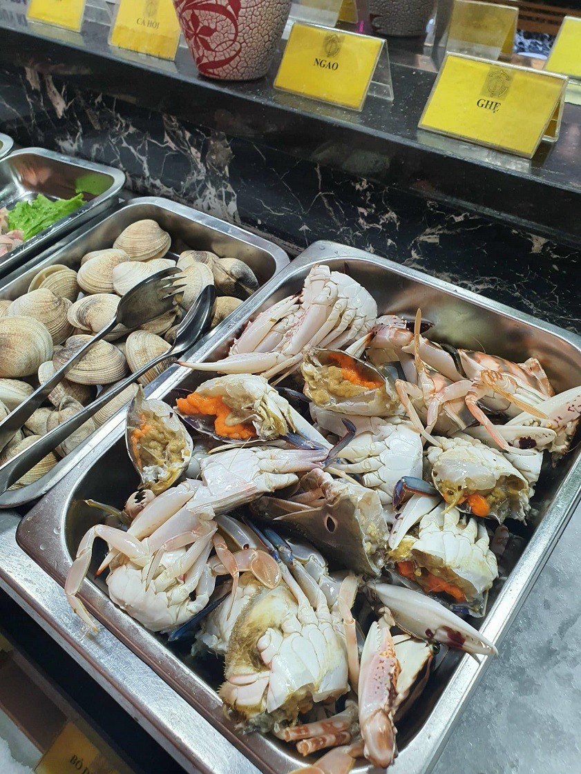 Hải sản tại buffet hải sản Tiến Quý tươi ngon, đa dạng được phục vụ liên tục 
