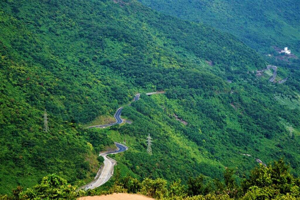 Cung đường đèo Hải Vân di chuyển đến khu di tích quân sự