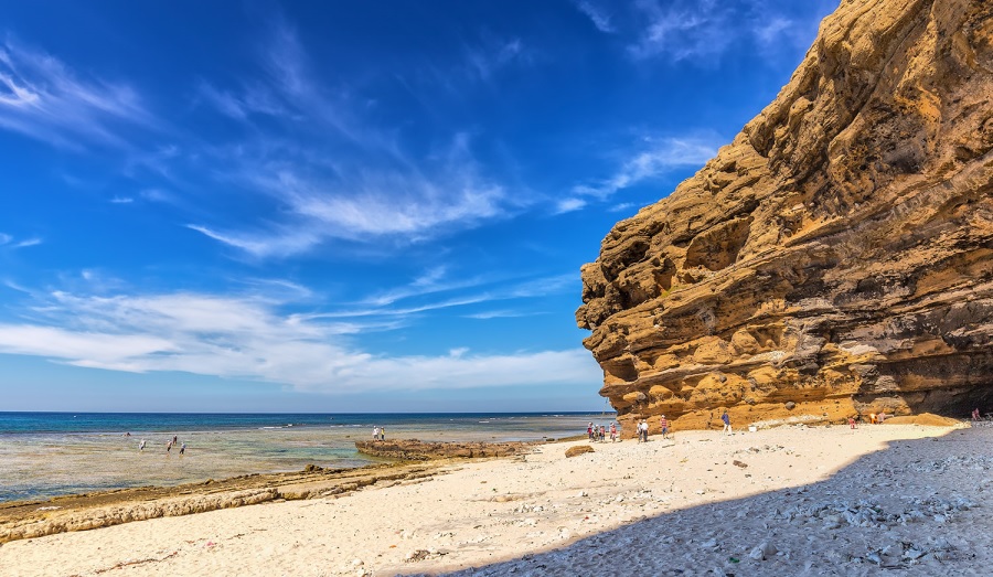 Hang Câu Lý Sơn Hang Câu Lý Sơn nằm tại thôn Đông, xã An Hải (đảo Lý Sơn), dưới chân núi Thới Lới