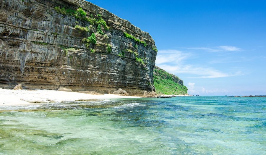 Hang Câu Lý Sơn Thời điểm lý tưởng để khám phá vẻ đẹp độc đáo của Hang Câu Lý Sơn là mùa nắng