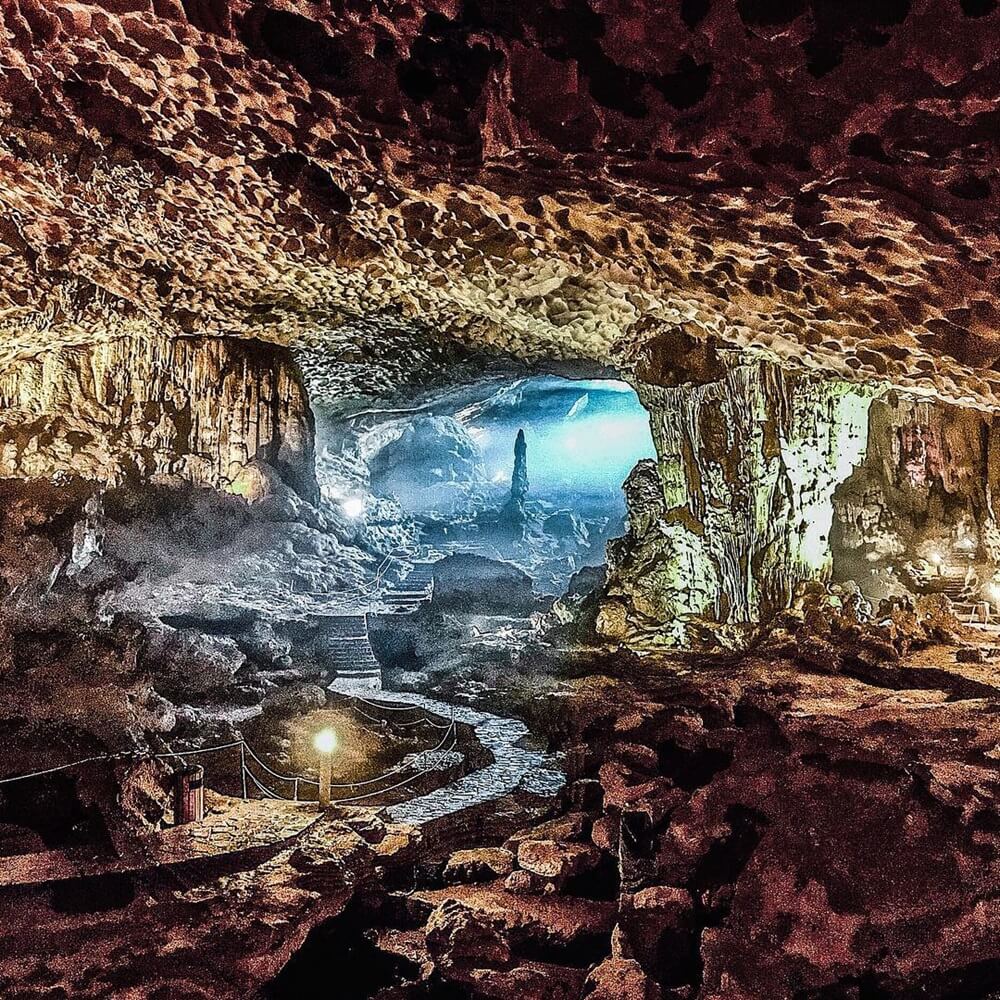 Hang Sửng Sốt có gì? Bên trong hang Sửng Sốt là nơi đưa mỗi người bước vào chuyến phiêu lưu huyền bí