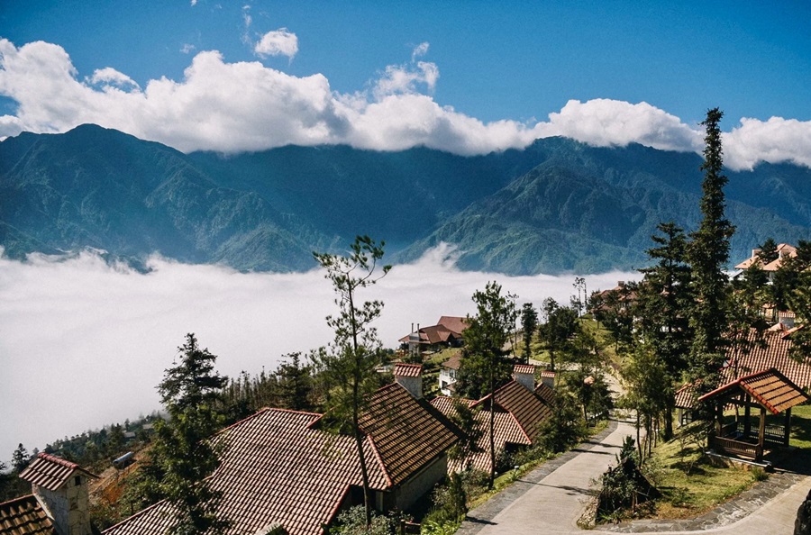 Hanoi Airport to Sapa Sapa - a scenic mountainous town in Northern Vietnam