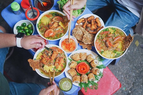 Hanoi food markets: 10 GREAT places to experience gastronomic delights