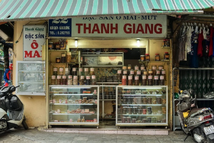 Hang Duong Street - the corner of the street filled with the fragrance of traditional essence