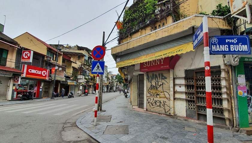 Hang Buom street is one of the most famous Hanoi streets (Source: Collected)