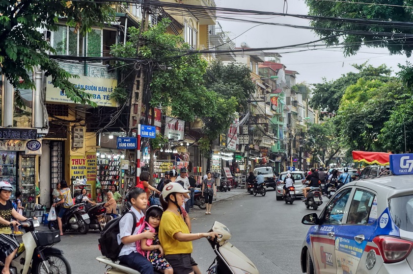 Hang Giay Street - A vibrant shopping hub in the heart of Hanoi (Source: Collected)