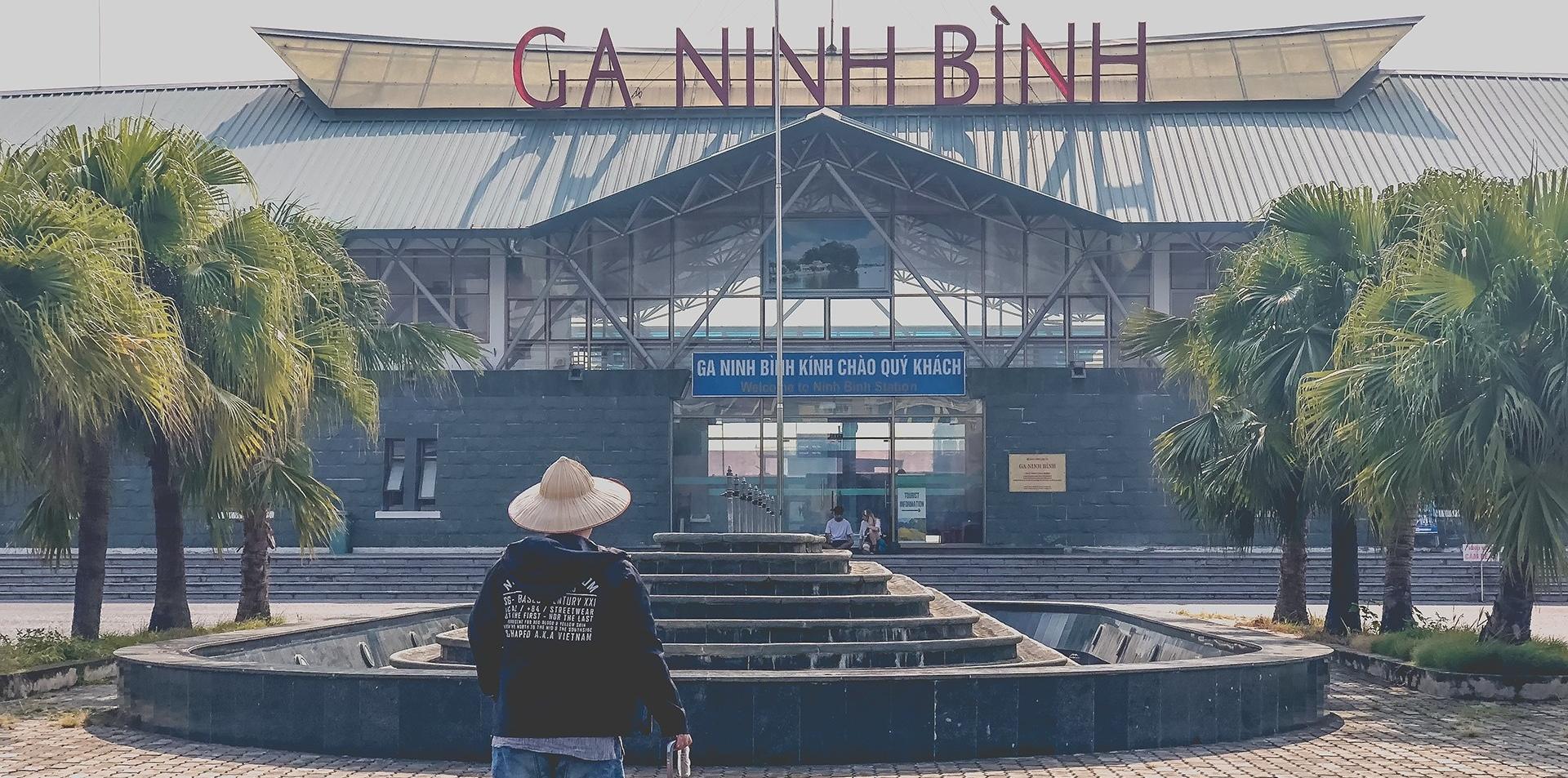 Train from Hanoi to Ninh Binh