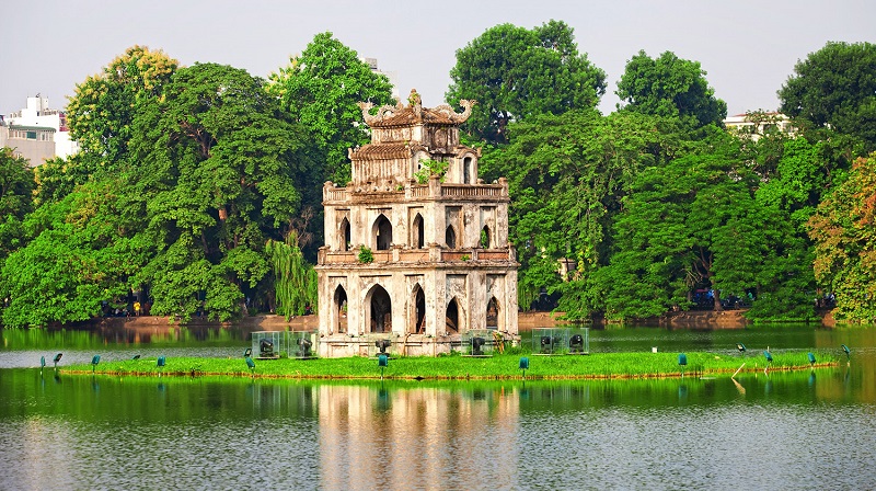 The mild weather in April in Hanoi makes it an enticing destination for tourists (Source: Collected)