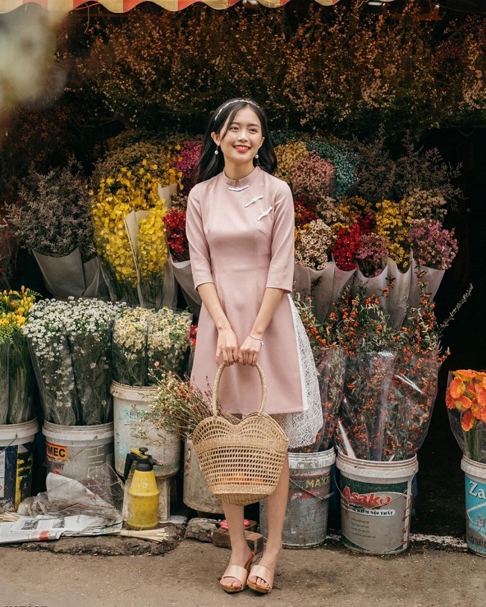 The weather in Hanoi Vietnam in January is ideal to wander around flower markets (Source: Collected)