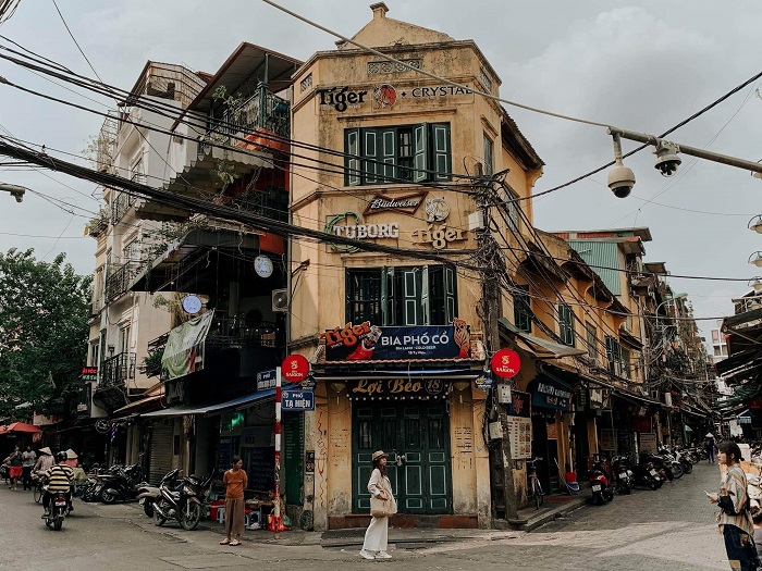 Explore the 36 streets of Hanoi and immerse yourself in the nostalgic ambiance of the Old Quarter (Source: Collected)