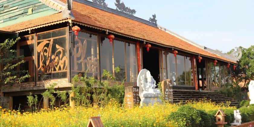 Chùa Trà Bảo Lộc với khung cảnh yên bình, nên thơ