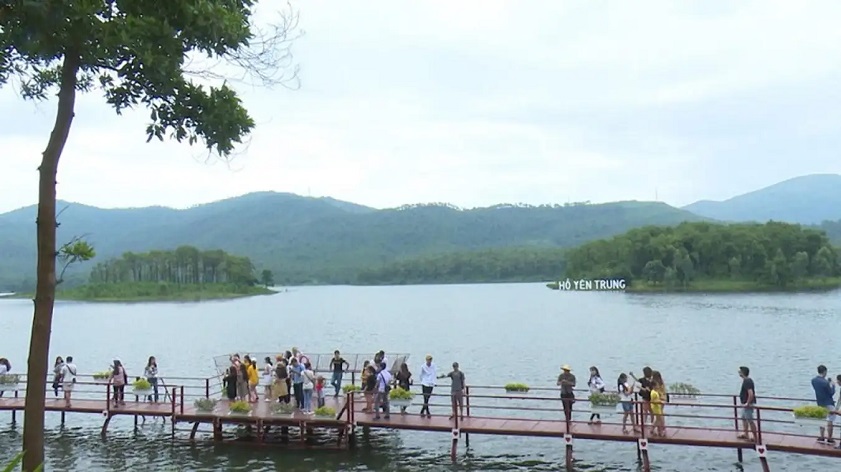 Đến khám phá hồ Yên Trung, có một số điểm du khách cần lưu ý
