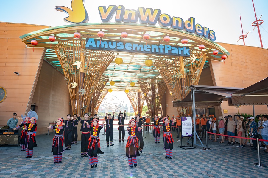 Hoạt động văn hóa tại VinWonders Cửa Hội 
