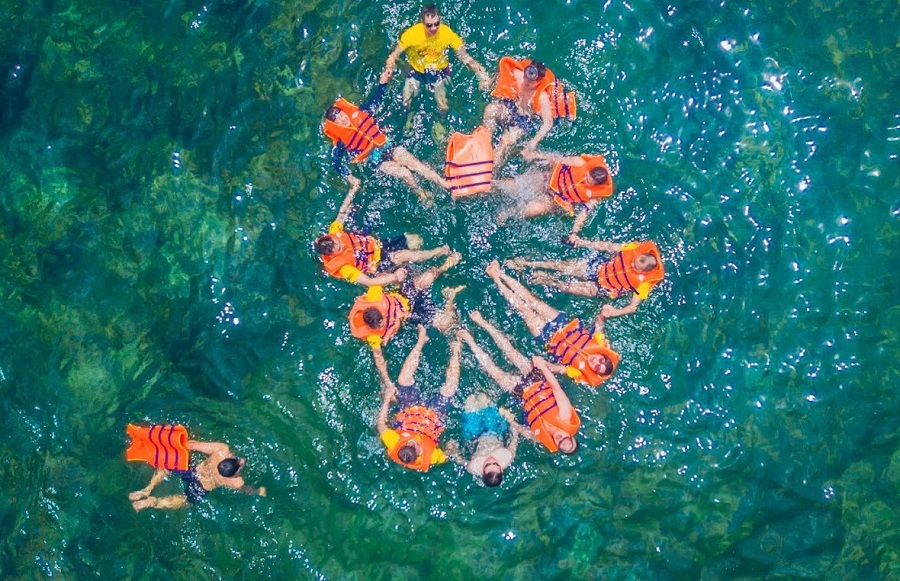 Hòn Chùa Phú Yên Đắm mình vào dòng nước trong xanh, mát lạnh