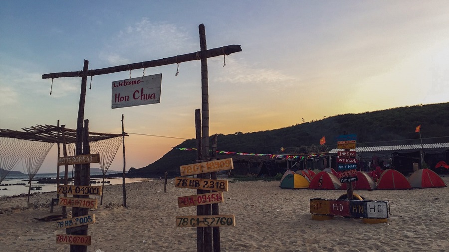 Hòn Chùa Phú Yên Cắm trại là trải nghiệm bạn nên thử tại Hòn Chùa