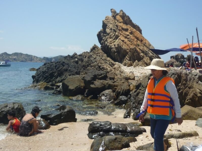 Hòn Sẹo Bạn hãy ghé thăm Hòn Sẹo vào mùa hè để cảm nhận được vẻ đẹp hoang sơ, kỳ bí