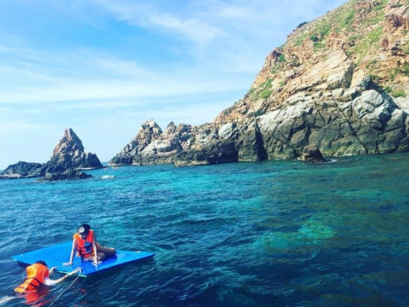 Hòn Sẹo Trải nghiệm tắm biển trong làn nước xanh trong được nhiều du khách yêu thích