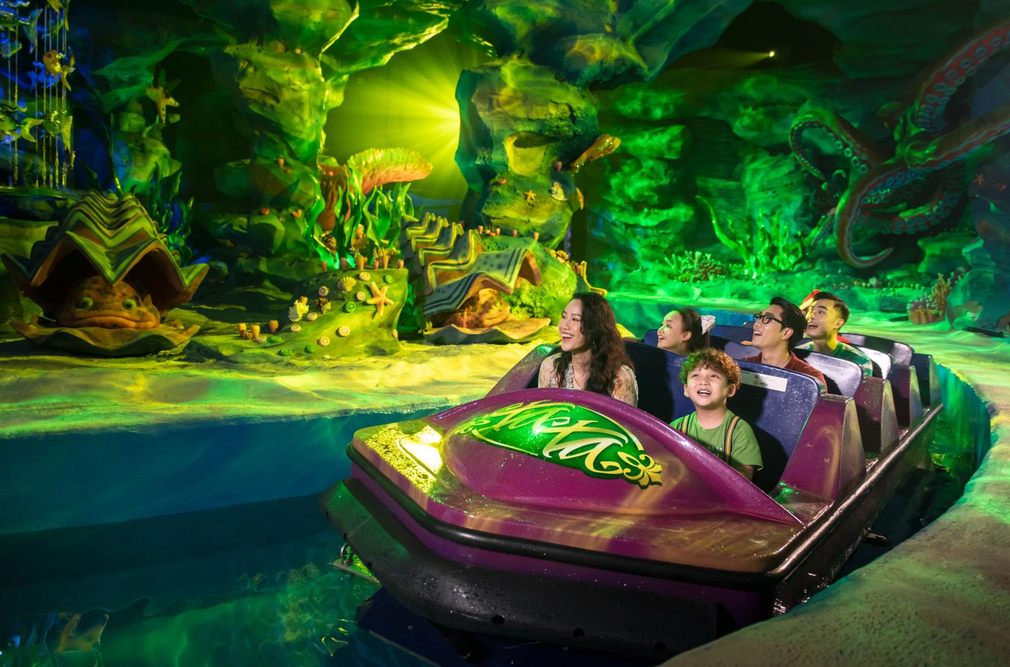 Du khách tận hưởng những khoảnh khắc đáng nhớ tại VinWonders