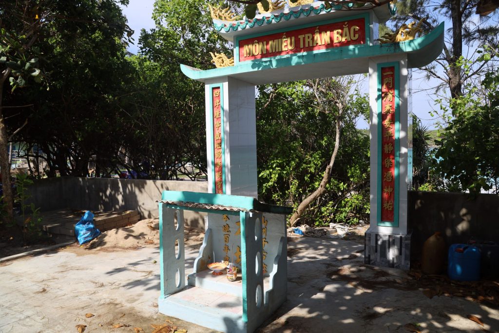 Miếu Trấn Bắc Hòn Tranh