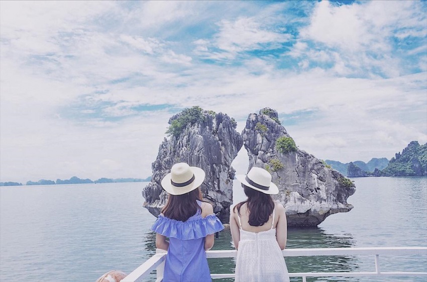 Hòn Trống Mái Hòn Trống Mái có ý nghĩa gì? Trong truyền thuyết dân gian, hòn Trống Mái là nơi lưu truyền một sự tích về cặp gà trống và gà mái