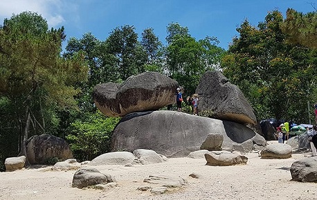 Hòn Trống Mái Sầm Sơn – biểu tượng cho tình yêu thuỷ chung