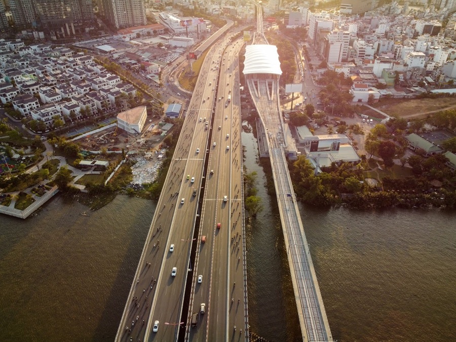 Hoàng hôn trên cầu Sài Gòn